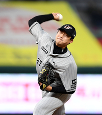 [포토] 이민우 ‘눈 질끈 감고’