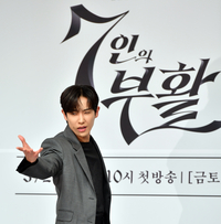 [포토]‘포즈 제대로 한번’ 7인의 부활 이준