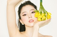 열애 홍역 한소희, 12일만 소통 재개…본업 화보여신 복귀