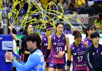 [포토]‘믿기지않는 역전패에 굳은 표정’ 김연경