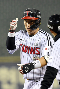 [포토]LG 박동원, 적시타 세리머니