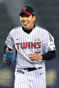 [포토]승리 투수 요건 갖추는 LG 선발 손주영