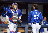 [포토]최다 출전 신기록의 사나이가 된 강민호