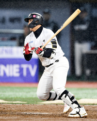 [포토] 황재균, 5회 득점기회 만드는 좌전안타