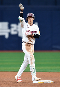 [포토]키움 김혜성, 이번엔 2루타 타점을!