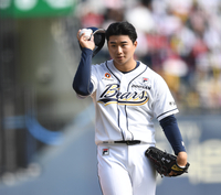 [포토] 박찬호 사구에 사과하는 최지강