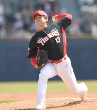 ‘구속 차이 만든 영리함’ KIA 윤영철, 시즌 첫 등판서 5이닝 5K 무실점 호투 [SS잠실in]