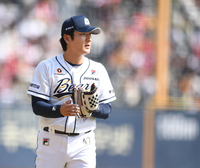 [포토] 곽빈 ‘오늘 수비 너무 좋아요’