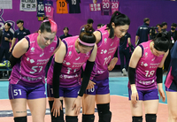 [포토]팬들에게 고개 숙여 인사하는 김연경