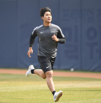 “트윈스 라인 하려 했는데 정말 좋다고” 조기 데뷔전 우강훈 향한 기대···그리고 치열했던 협상 과정 [백스톱]