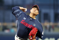 롯데, 한화 꺾고 드디어 2승…나균안+전미르 호투 이적생 손호영 1타점 결승타 [SS포커스]