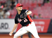 KIA 네일, 6이닝 7K 1실점(비자책) 호투 [SS수원in]