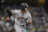 이정후, 9회 2사서 안타 쳤지만 팀은 LA 다저스에 4-5 석패