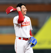 [단독] ‘남몰래 7년째 기부’ 문승원의 후배 사랑…“대단한 일 한 것도 아닌데”