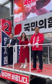 배우 최명길 “안양 동안갑 임재훈 후보는 책임감이 강한 사람”