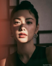 나나, 주근깨를 쏟아도 무결점 미모