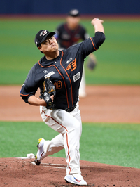 [포토] 역투하는 한화 선발 류현진