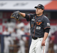 [포토] 류현진 ‘어이 없으니 웃음만 나오네’