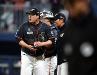 ‘류현진 9실점’ 한화 최원호 감독 “공이 몰린 문제” [SS고척in]