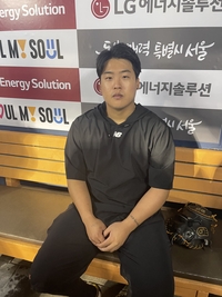 ‘슬램덩크’ 강백호처럼 왼손은 거들 뿐…총174개 공 받아낸 포수 강백호 “훌륭한 투수 덕분” 소감 [백스톱]