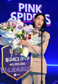 “팬 위해 한 번 더 도전하기로 했다” 김연경 은퇴 없다, 현역 연장 공식 발표[V리그 시상식]