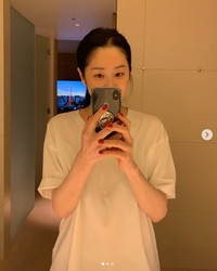 ‘20살’ 데뷔 초 아니죠? 고현정, 흰 티셔츠가 이토록 어울리는 여배우라니