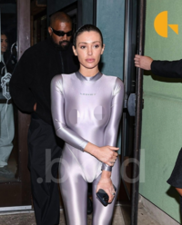 “옷을 입었는데 왜 야하지?” 비앙카 센소리, 칸예 웨스트 자녀들 앞 속옷 미착용 ‘눈살’ [할리웃톡]