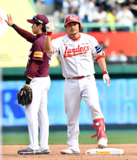 [포토]‘6회말 적시타’ 이지영