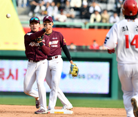 [포토]‘8회말 병살로 이닝 끝’ 김혜성