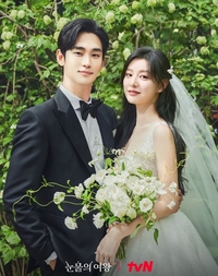 ‘눈물의 여왕’ 김수현, 김지원과 해외 안방극장도 접수…“최고의 K드라마”