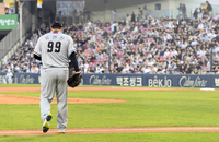 [포토]잠실구장 등판하는 한화 류현진