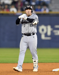 [포토]한화 안치홍, 1타점 2루타 세리머니