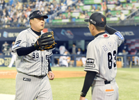 [포토]무실점 이어가는 한화 류현진