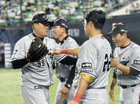 [포토]5회까지 무실점 이어가는 한화 류현진