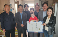 육동한 춘천시장, 홍진기·강나리 부부 다섯째 딸 홍다율 첫돌 축전