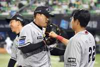 [포토]6이닝 무실점 호투 펼치는 한화 류현진