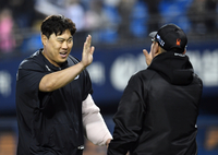 [포토]4216일 만에 KBO리그 선발승 거둔 류현진