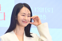 ‘대홍수’, 모성애에 모든 답을 맡긴 SF 재난물 [SS무비]