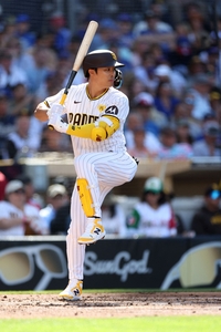 LA에서 다시 열린 한일전, 김하성 야마모토 상대 대포 작렬···시즌 2호 홈런