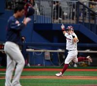 [포토]‘깜찍한 세리머니는 계속된다’ 최주환