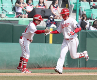 “이 정도까지? 대박이네요” 홈런 신기록 ‘-2’ 최정, 홈런공 선물에 더 놀랐다 [백스톱]