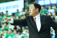 PO 4연승 KCC 전창진 감독 “존슨 발목 부상, 상태 봐야” [SS PO리뷰]