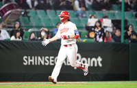 [포토]최정, 467호 홈런 넘겼어요!