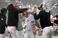 [포토]SSG 최정, 467호 홈런으로 최다 홈런 타이