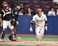 [포토]‘오른쪽 담장을 훌러덩!!!’ 투런포 김혜성