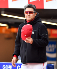 최정 극적 467호→이숭용 감독 ‘두 팔 번쩍’…“현역 때 느껴본 적이 없어서…” [백스톱]