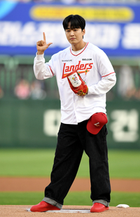 [포토] 조정식 아나 ‘스웨그 넘치는 사인’