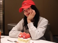 송혜교, 소멸 직전 소두..모자에 잡아먹힐 듯