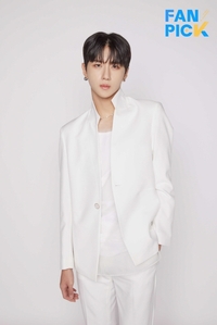 ‘팬픽’ 데뷔조 피커스, 윤혜성 탈퇴 후 6인조 데뷔 [공식]