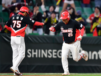 KIA 이우성, SSG 조병현 상대 추격의 3점 홈런 폭발 [SS문학in]